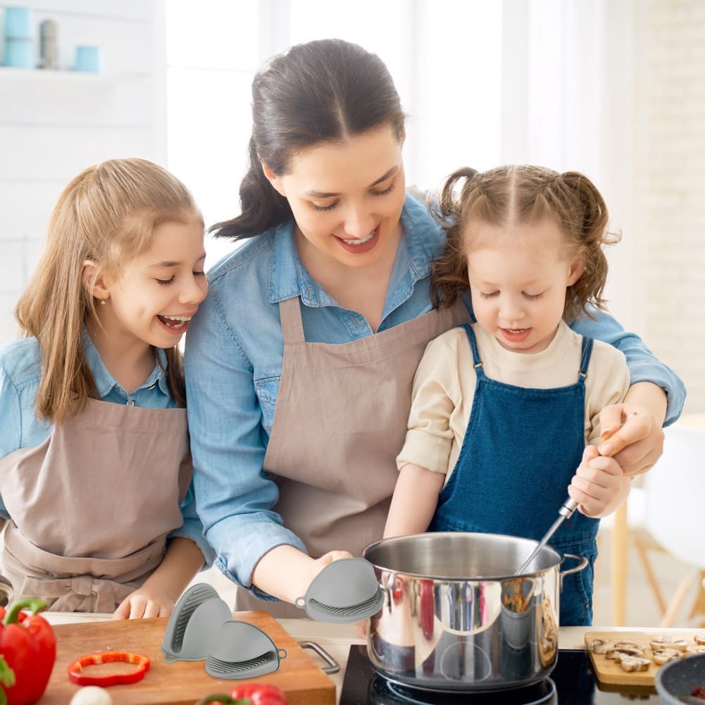 AUAUY 1 Pair Mini Silicone Oven Mitts, Heat Resistant Pot Holders Mitts, Cute Oven Pinch Grip Gloves, Small Potholders for Kitchen, Air Fryer Mitts Pair for Cooking, Baking and Grilling (Light Gray)