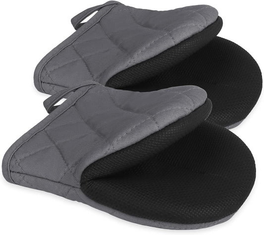 1 Pair Short Oven Mitts, Heat Resistant Silicone Kitchen Mini Oven Mitts for 500 Degrees, Non-Slip Grip Surfaces and Hanging Loop Gloves, Baking Grilling Barbecue Microwave Machine Washable