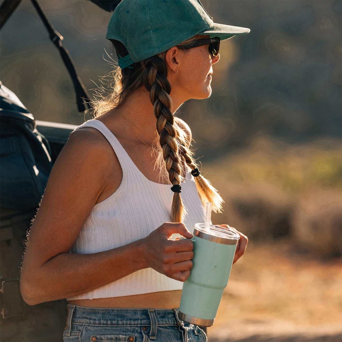 YETI Rambler 25 oz Tumbler with Handle and Straw Lid, Travel Mug Water Tumbler, Vacuum Insulated Cup with Handle, Stainless Steel, Black Forest Green