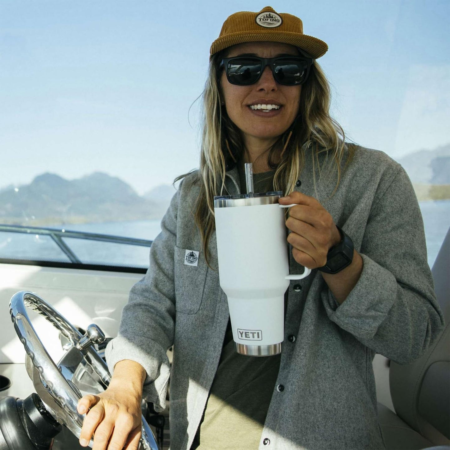 YETI Rambler 42 oz Tumbler with Handle and Straw Lid, Travel Mug Water Tumbler, Vacuum Insulated Cup with Handle, Stainless Steel, Big Sky Blue