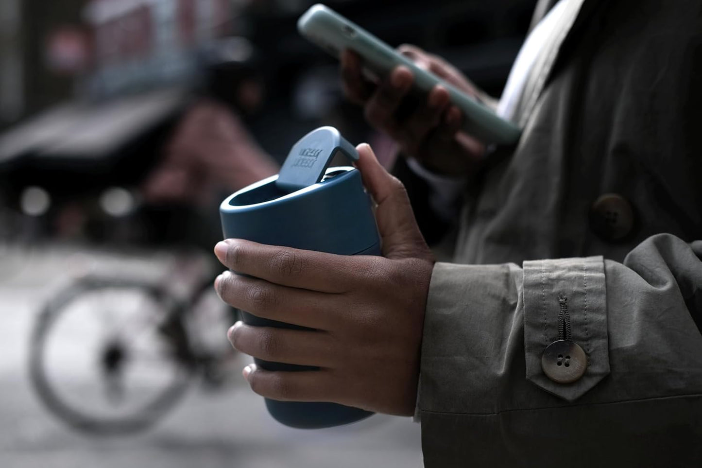 Joseph Joseph Sipp™ Travel Coffee Mug with Flip-top Cap - 340 ml (12 fl. oz) - Blue