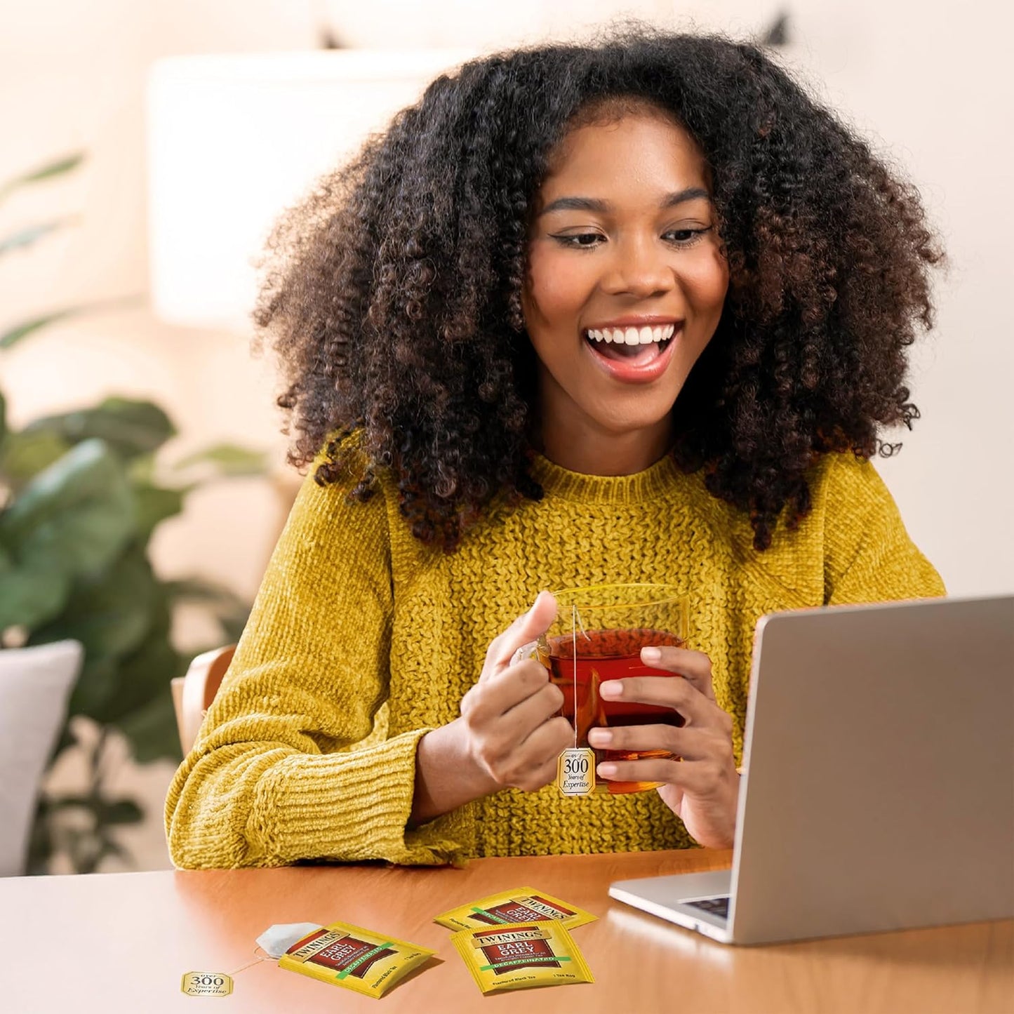 Twinings Decaffeinated Earl Grey Black Tea Individually Wrapped Bags, 20 Count (Pack of 6), Flavoured with Citrus and Bergamot, Enjoy Hot or Iced, 120 Teabags