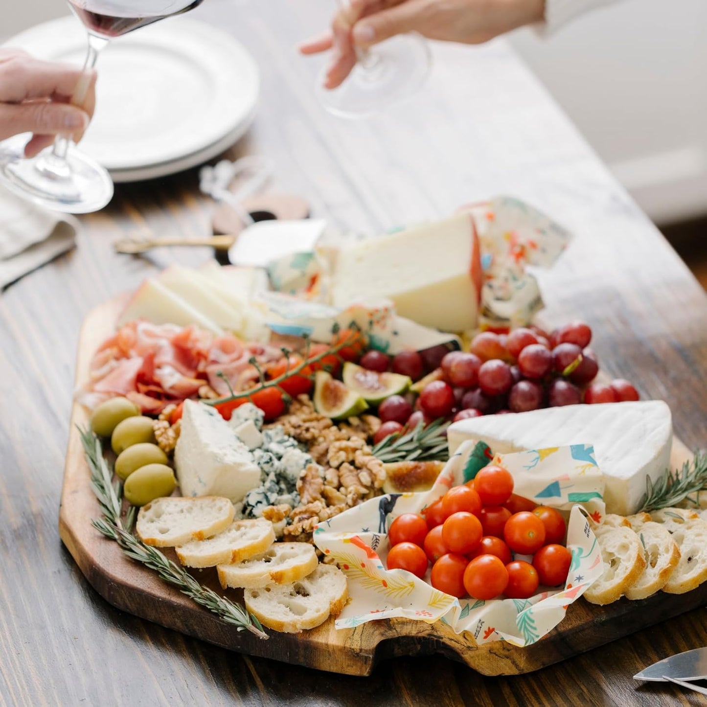 Bee's Wrap Beeswax Wraps for Food - Made in USA Reusable & Organic Food Wraps, Sandwich Wrap & Bowl Covers - Eco-Friendly Alternative to Aluminum Foil, Winter Wonderland 3 Pack (S, M, L)