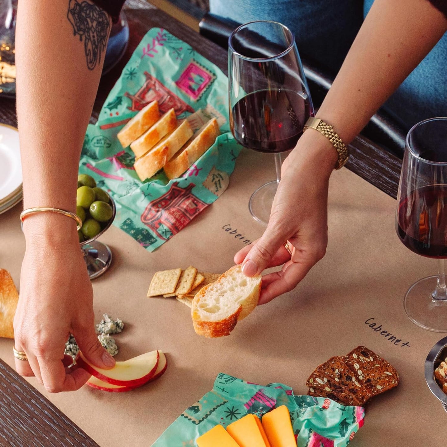 Bee's Wrap Beeswax Wraps for Food - Made in USA Reusable & Organic Food Wraps, Sandwich Wrap & Bowl Covers - Eco-Friendly Alternative to Aluminum Foil, Seasons Greetings 3 Pack (S, M, L)