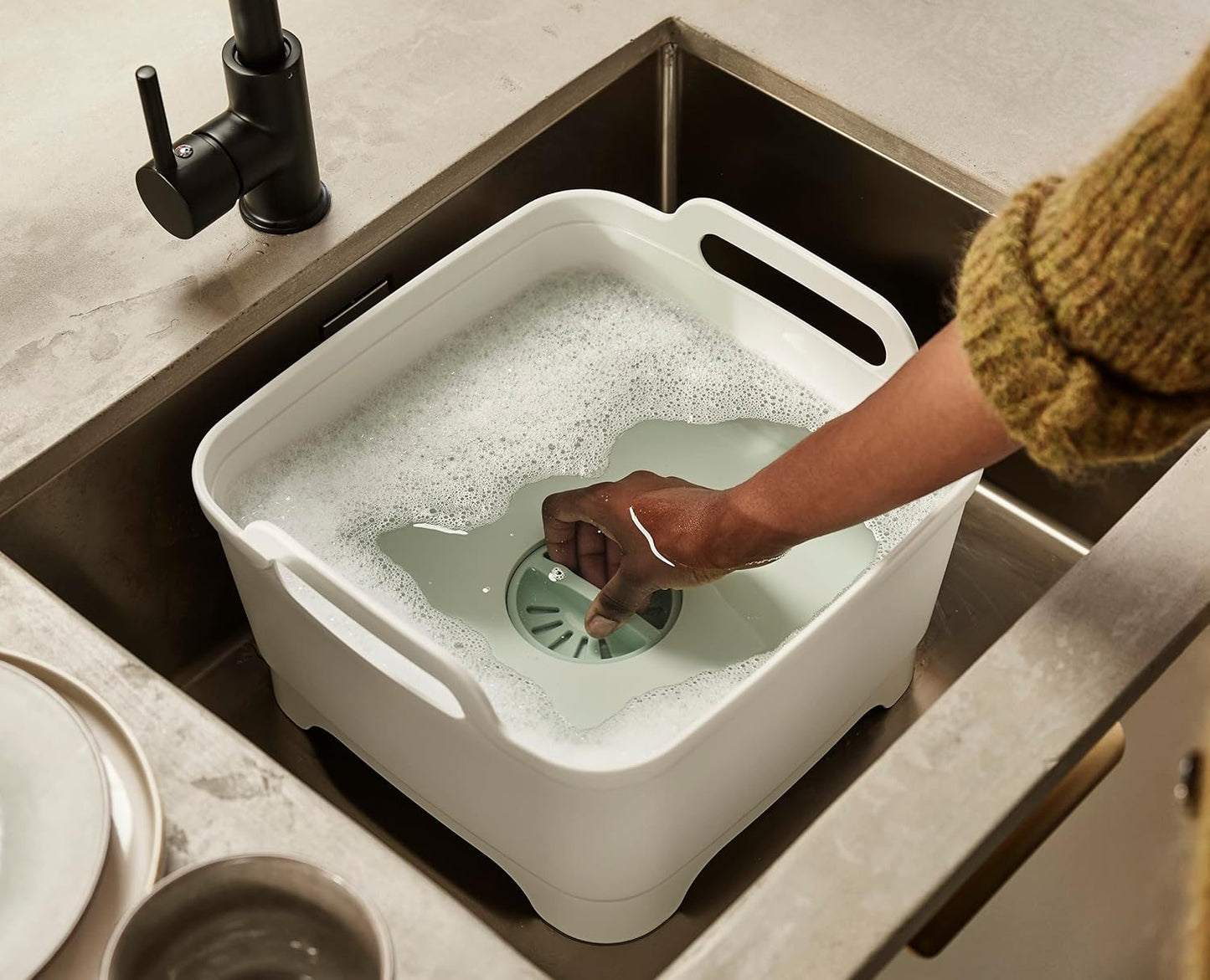 Joseph Joseph Wash & Drain Kitchen Dish Tub Wash Basin with Handles and Draining Plug, 9 liters/2.3 Gallons, Stone/Sage Green